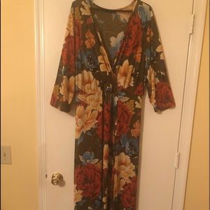Women’s Belted Maxi Dress - size 20